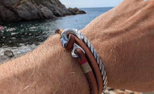 Wickelarmband mit Silberverschluss und Armreif aus Silber